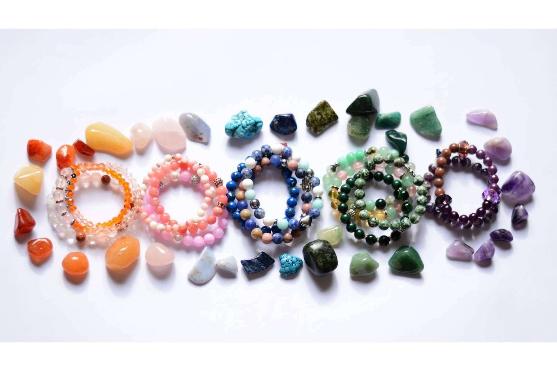 Tierra de Gemas ofrece un amplio catálogo de pulseras de minerales