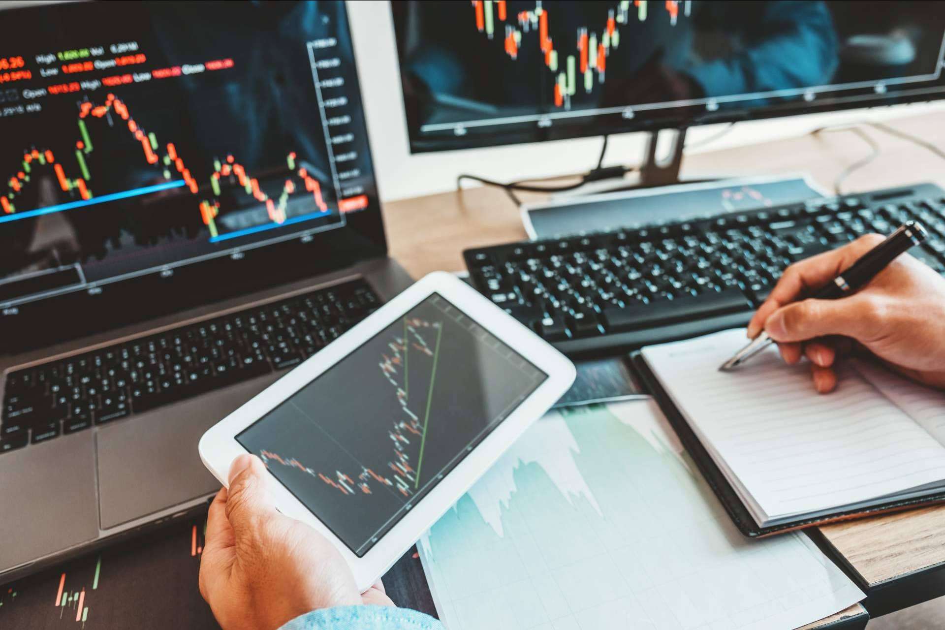 complementar la formación con plataformas de trading
