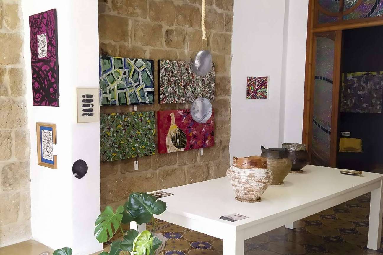 Cristina Pedrós, la ceramista que expone su obra en el centro cultural Espacio 14