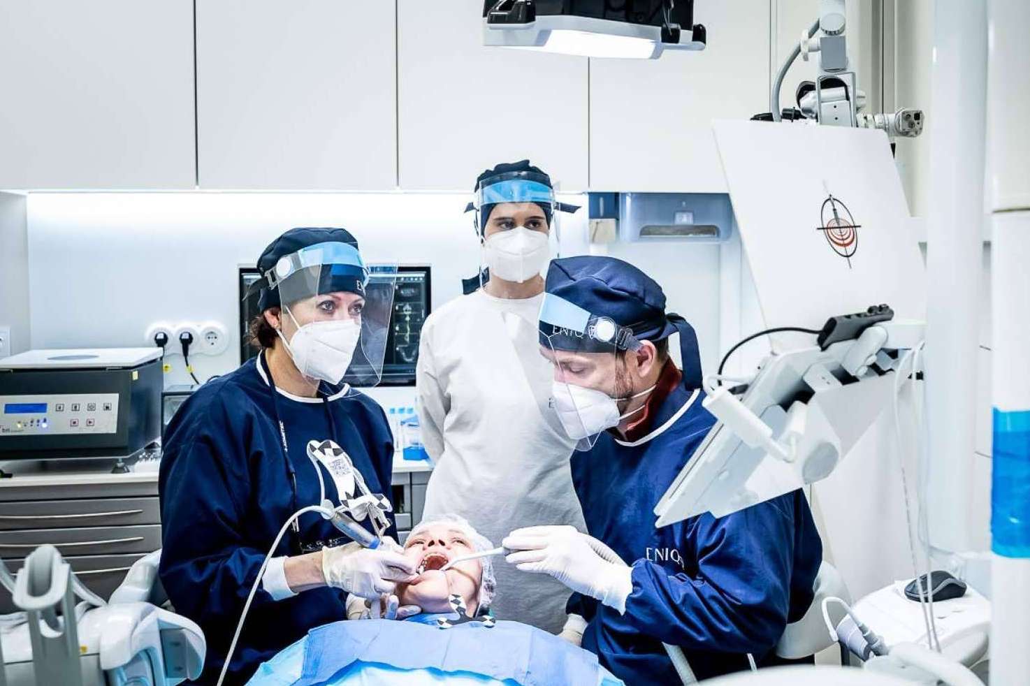 La Clínica Eniq ofrece el tratamiento avanzado de implantes dentales con cirugía de navegación dinámica