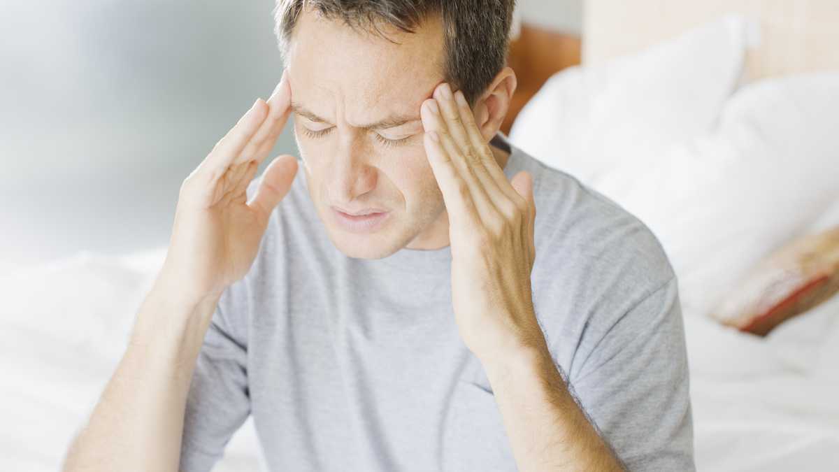Por qué no debes tomar un ibuprofeno para quitar la resaca