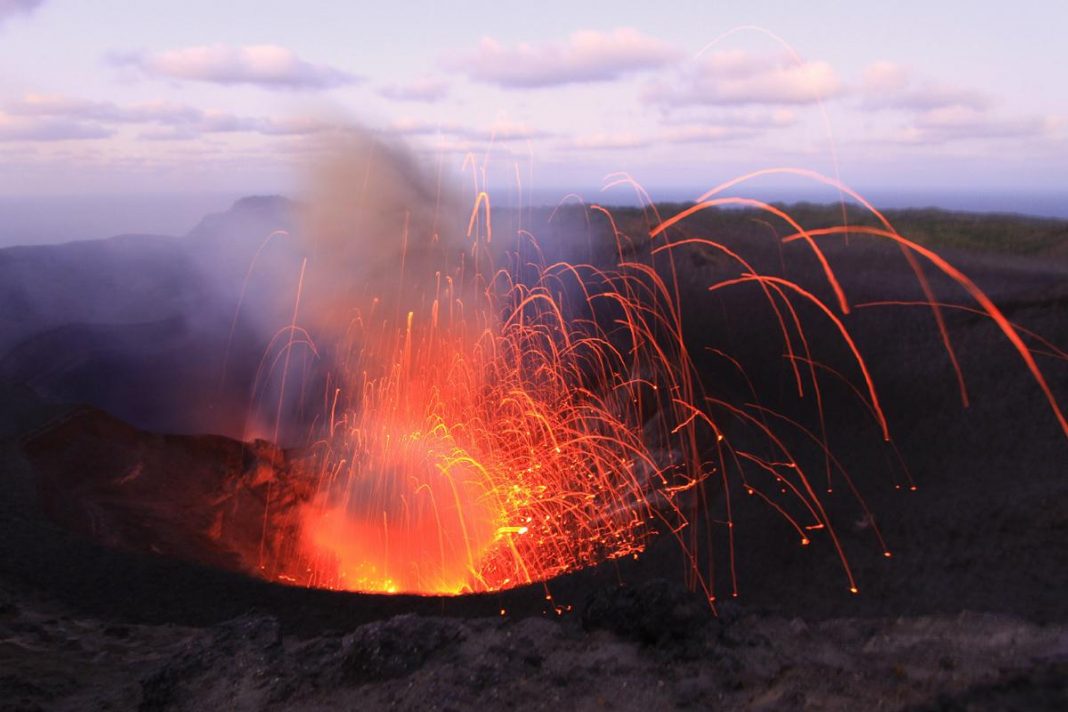 yasur-volcanes