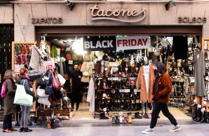 El 70% de los españoles acude con normalidad a las tiendas físicas tras la Covid