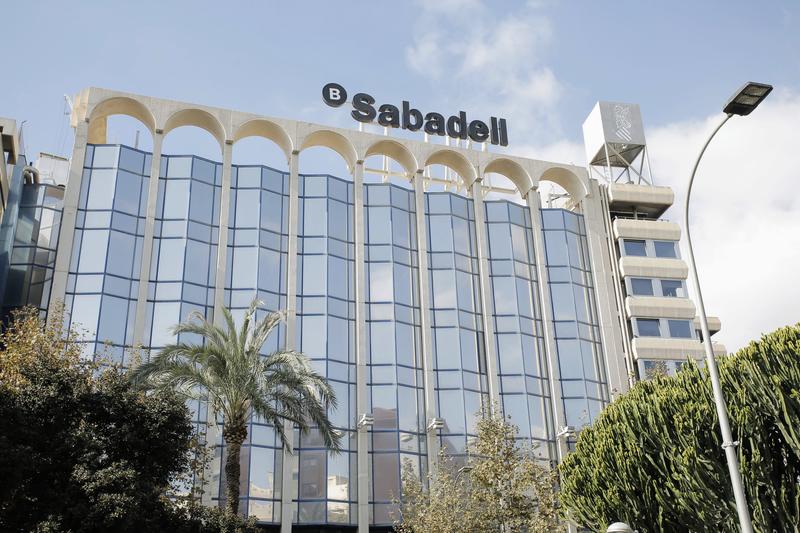 Sabadell llega a un preacuerdo con los sindicatos sobre el ERE