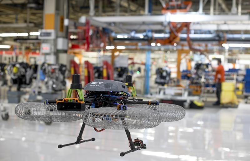 Seat estudia usar drones para transportar piezas autónomamente en las líneas de producción