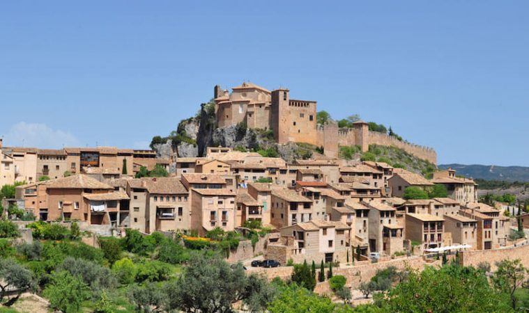 Pueblos bonitos de España donde apenas va a llover este puente 8 Merca2.es Alquézar (Huesca)- España