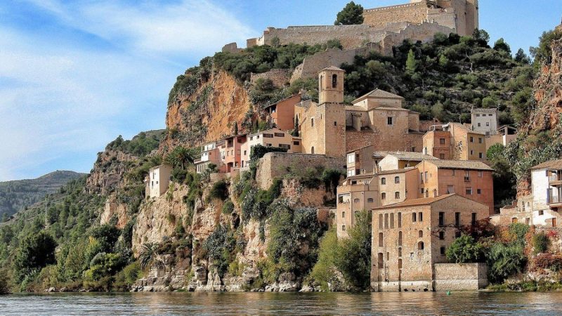 Pueblos bonitos de España donde apenas va a llover este puente 4 Merca2.es Miravet (Tarragona)- España