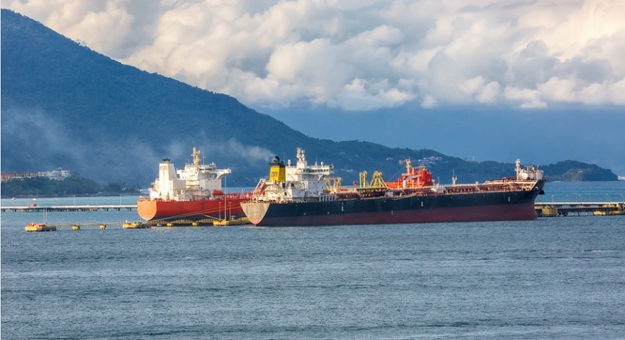 Traer más gas en barco amenaza con una electricidad a 300 euros MWh