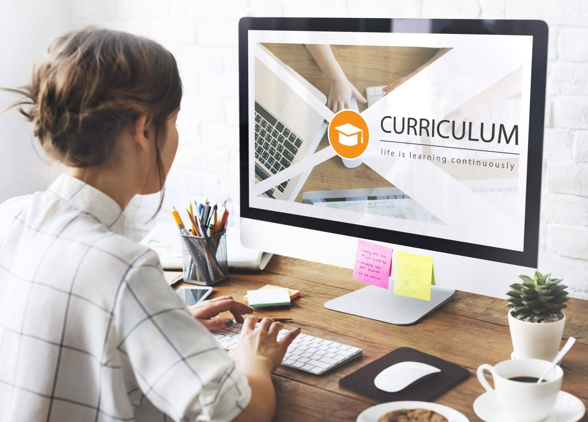 Recomendaciones para adaptar el currículum y destacar en las ofertas de trabajo de la mano de CVapp