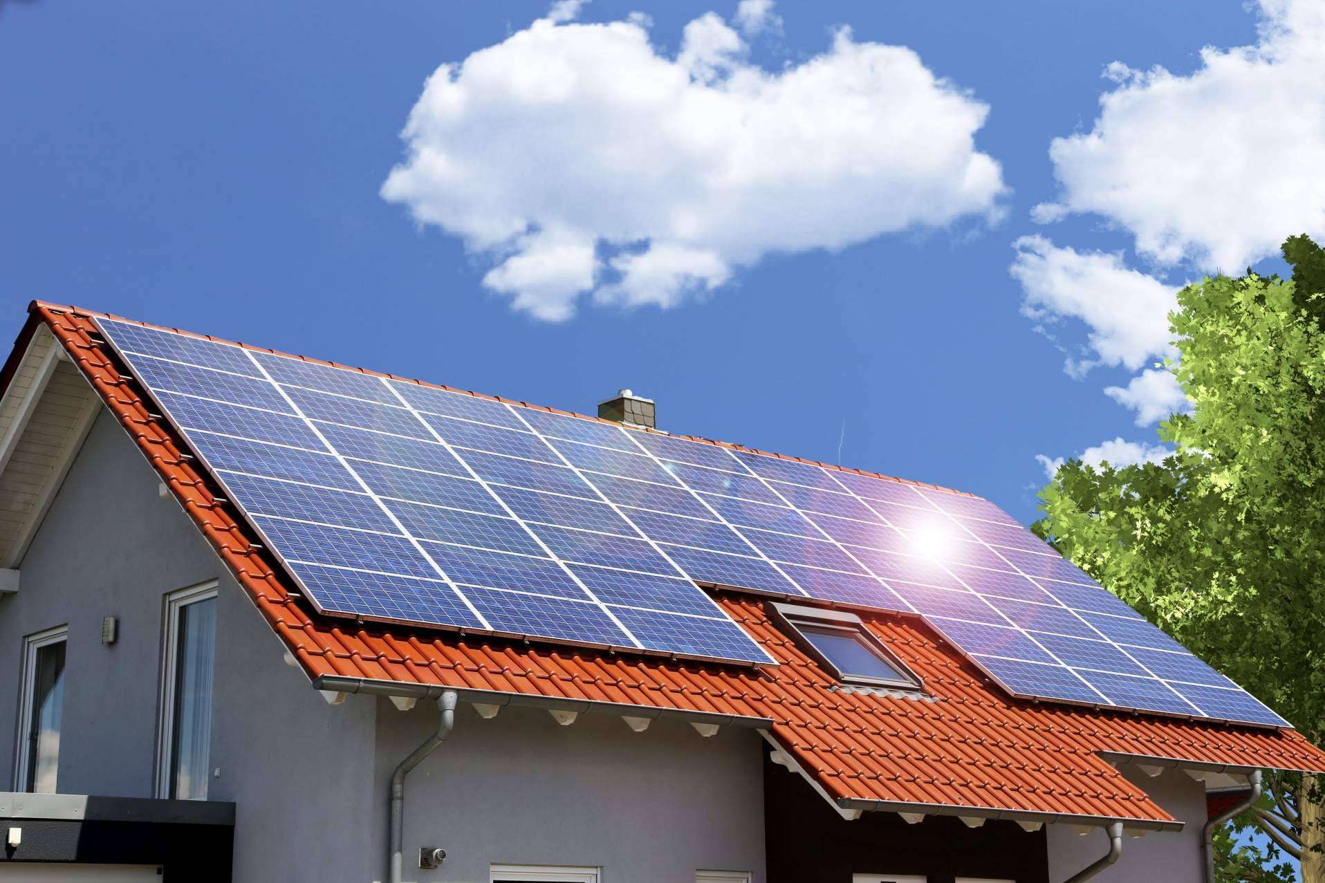 ¿Cómo engañan los vendedores de energía solar según Solar Energy?