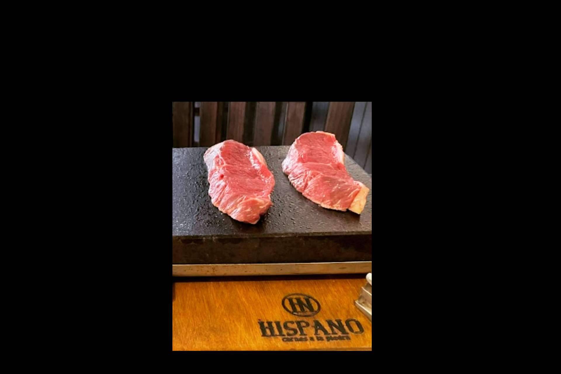 La carne a la piedra del Asador Uruguayo Hispano suma 5 estrellas en las reseñas de TripAdvisor