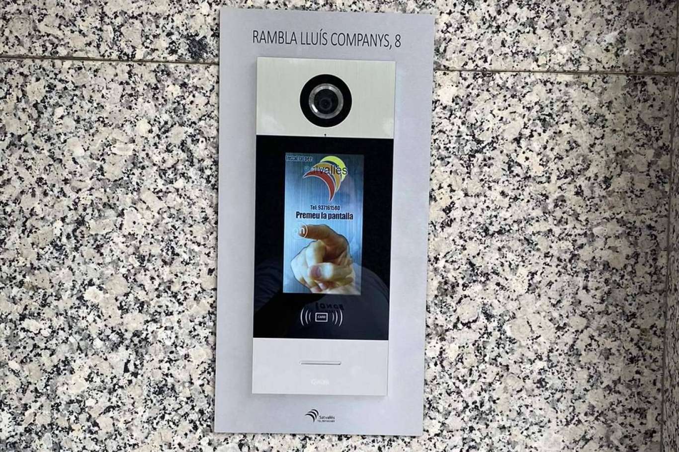 Instalar un videoportero táctil con SatVallès