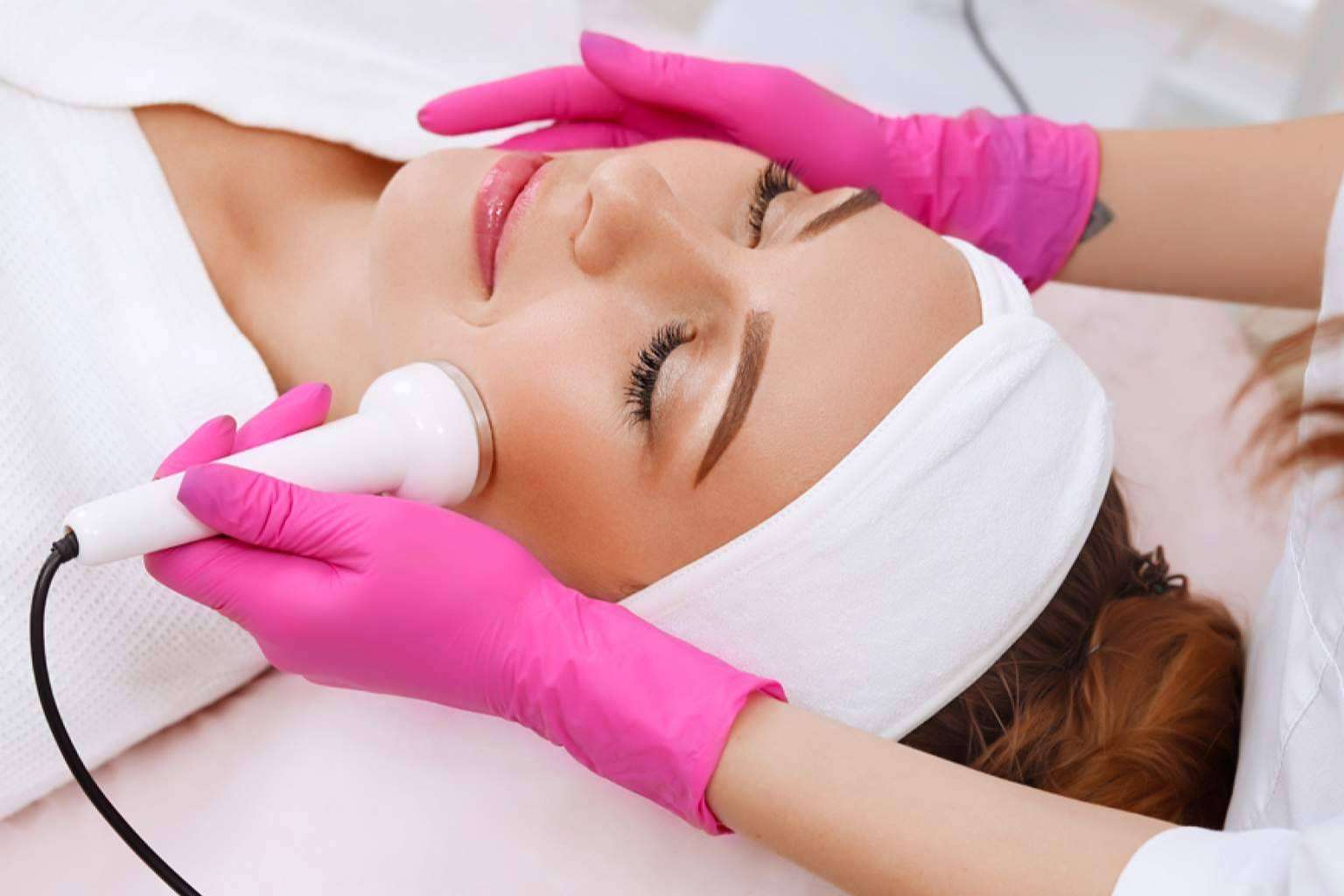 Conseguir una piel de porcelana con tratamiento facial antimanchas y otros tratamientos faciales icónicos de la compañía MiCleo&Co