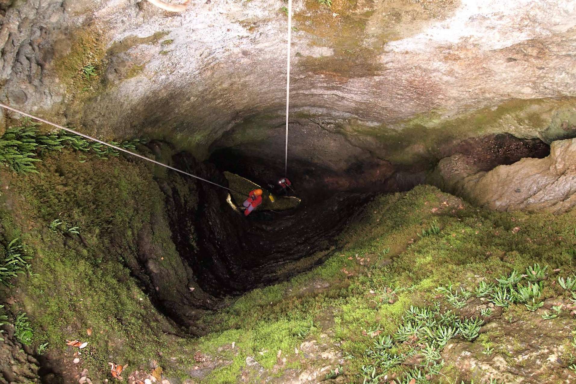 El curso de formación de iniciación a la espeleología organizado por Vertical Challenge comienza el mes de noviembre