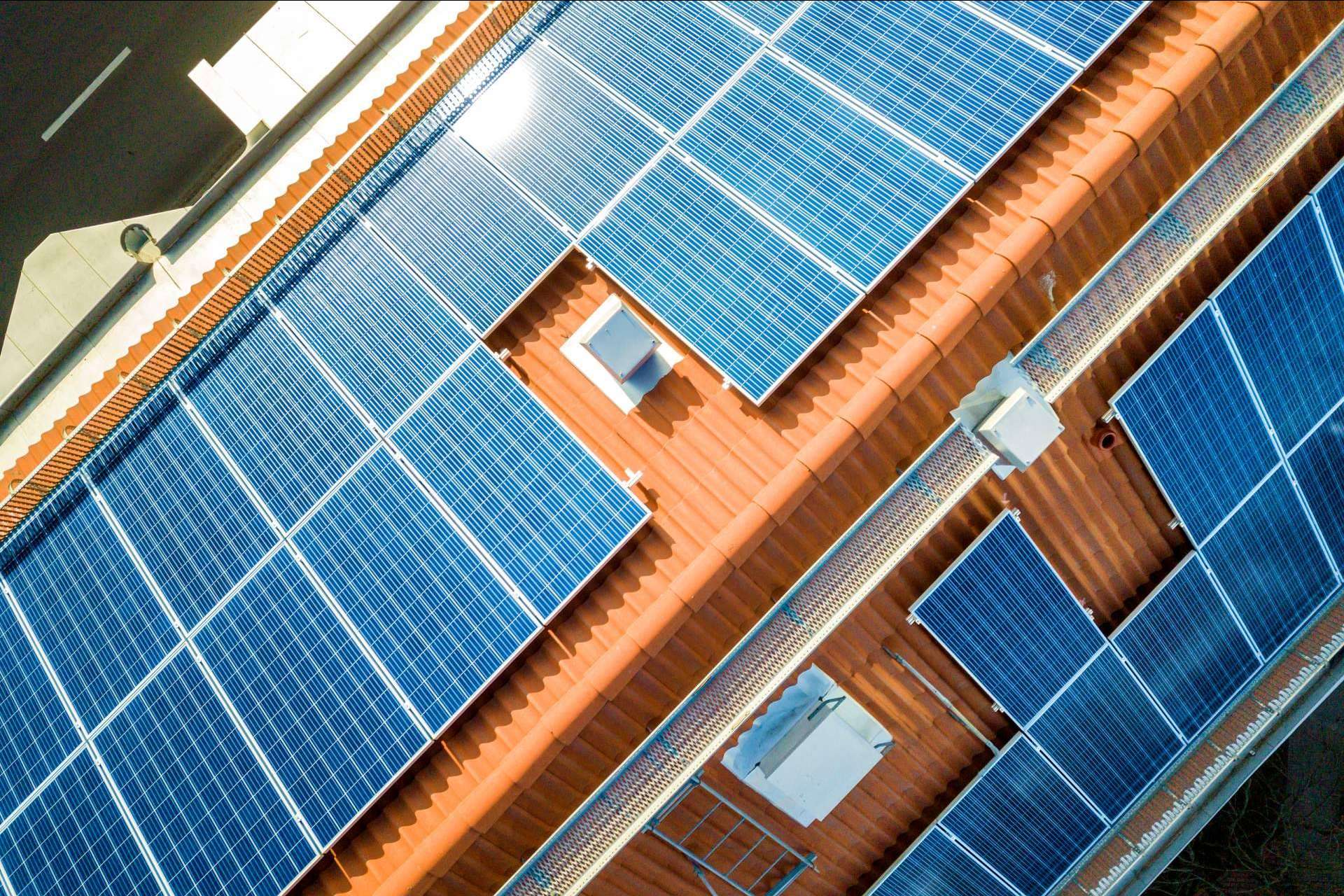 ¿Qué son las placas solares híbridas?, por Ingeniería MASRED