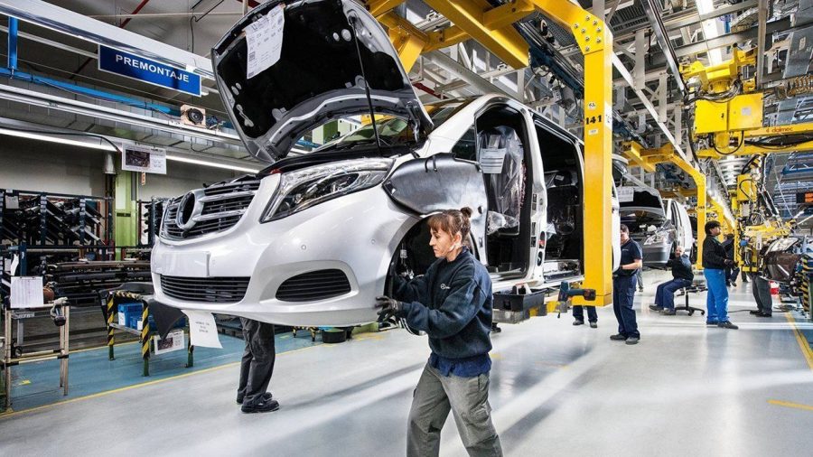Mercedes-Benz frena el impacto de la crisis de semiconductores en España