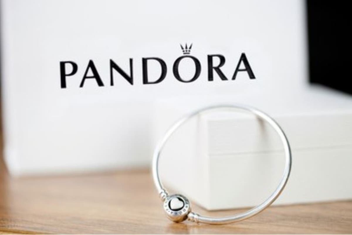 El collar brillante de Pandora que resaltará tu rostro este otoño