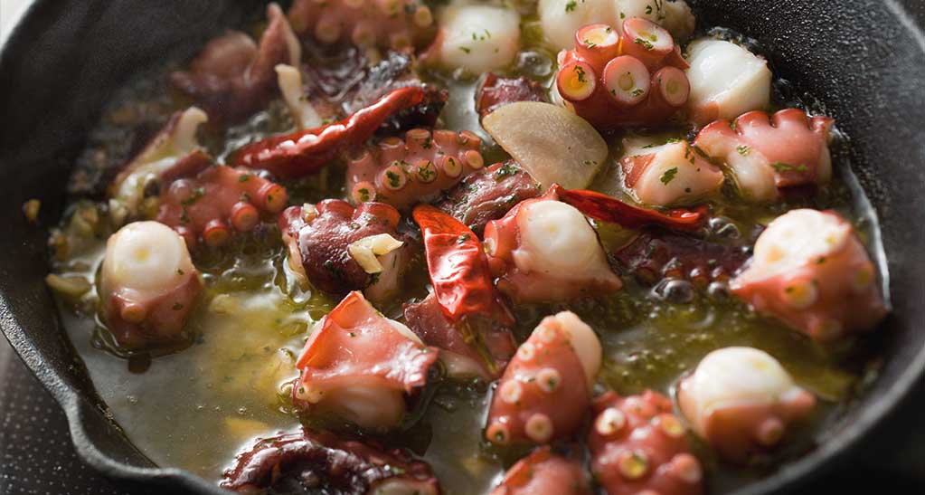 pulpo al ajillo