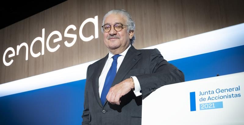 Bogas pide ajustar la renovable que cobra el precio del ‘pool’ para bajar precios