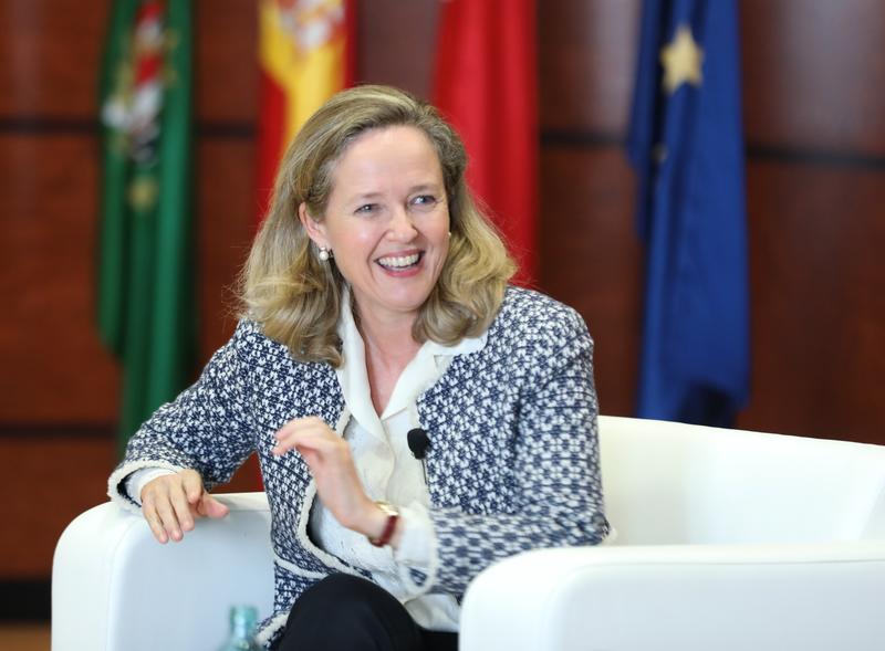 Calviño justifica abordar ahora «reformas» que «refuercen» el sistema público de pensiones