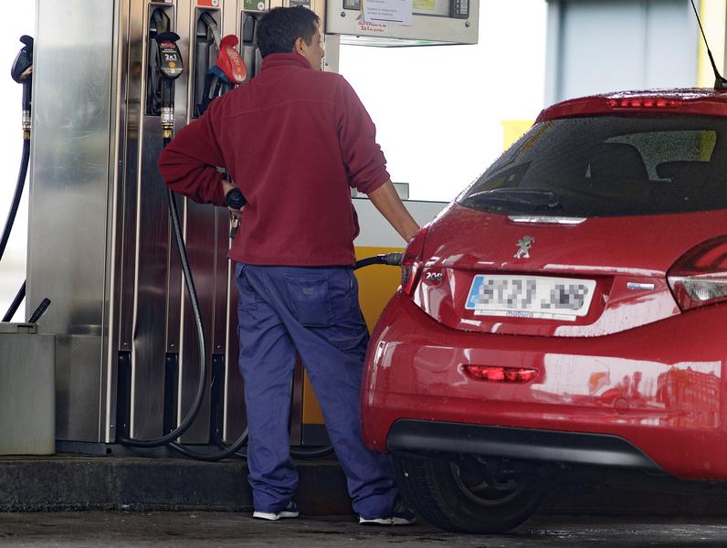 Gasolina y gasóleo suben más de un 0,5% y acentúan la escalada de precios