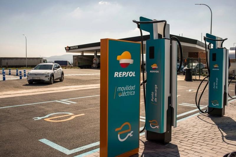 Repsol invertirá 42 M€ en 610 puntos de recarga en España y Portugal
