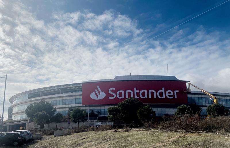 Banco Santander abre nueve centros de negocio para grandes empresas