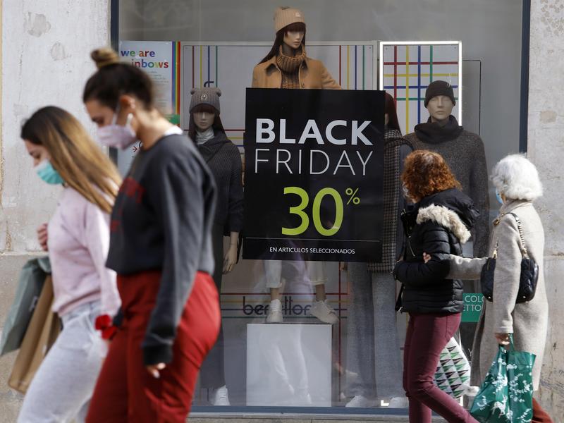 El 34% de los españoles prevé anticipar sus compras navideñas al próximo ‘viernes negro’