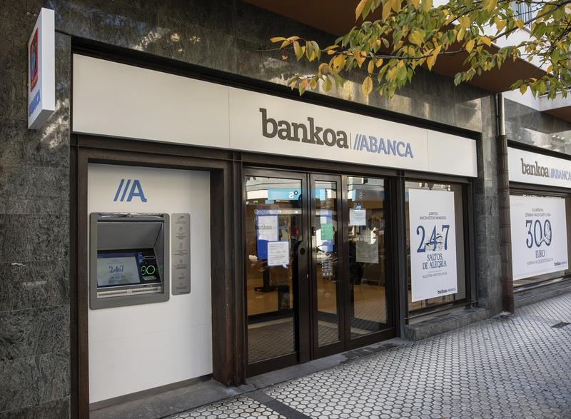 Abanca inicia negociaciones con sindicatos para un ajuste de unos 350 trabajadores