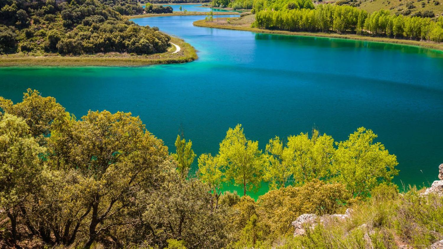 Los lagos más bonitos de España para visitar un día festivo