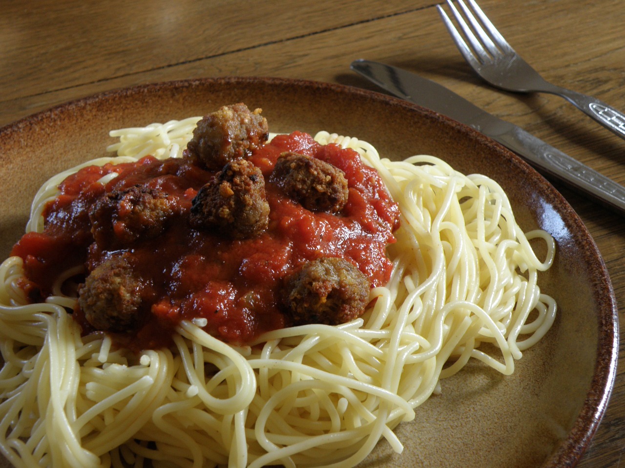 espaguetis con albóndigas