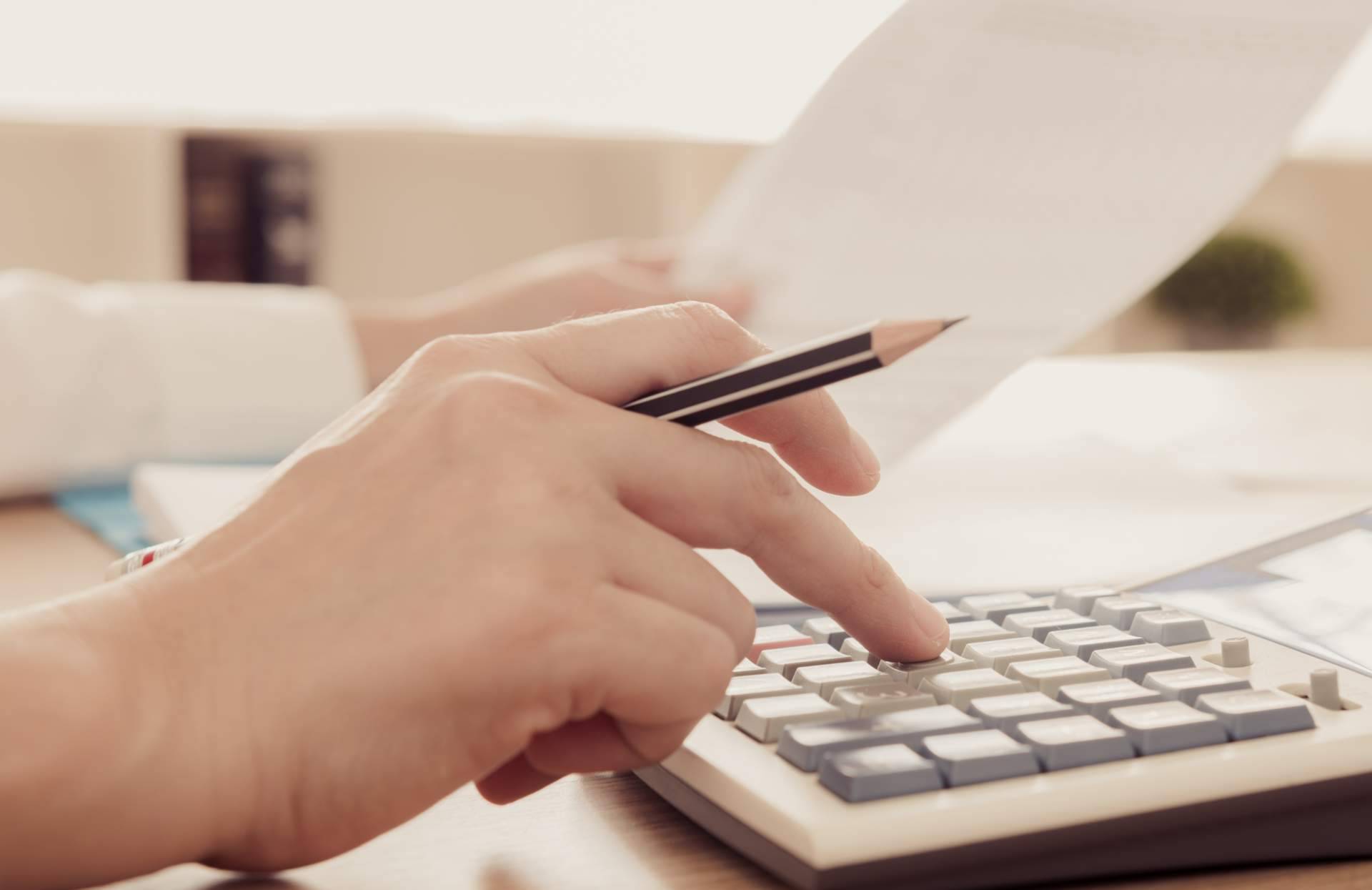 ¿Cómo evitar ciertos riesgos financieros en el negocio? Costes hormiga y clientes hormiga