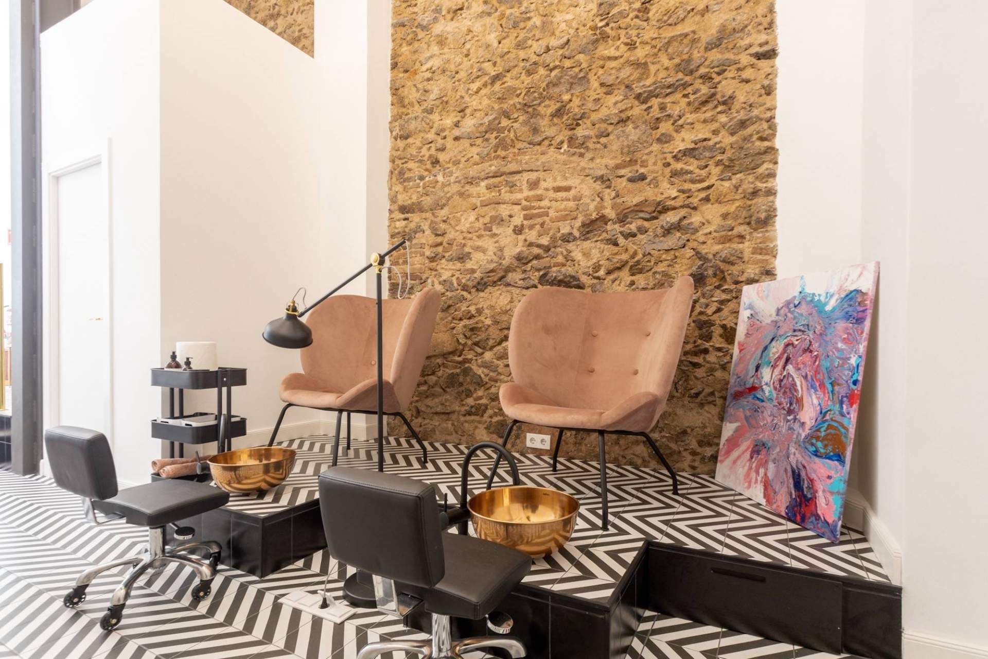 LuxNail&Beauty permite reservar con antelación en su página web