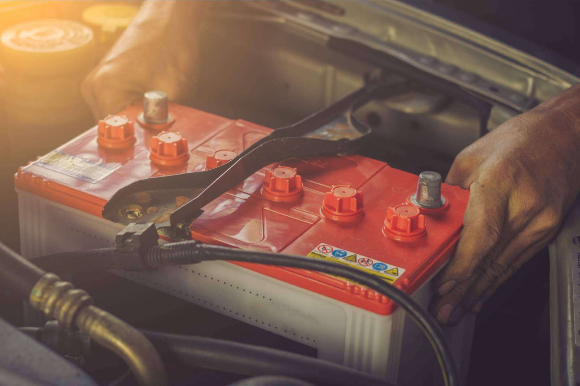 ¿Qué beneficios se obtienen al comprar baterías de coche online?