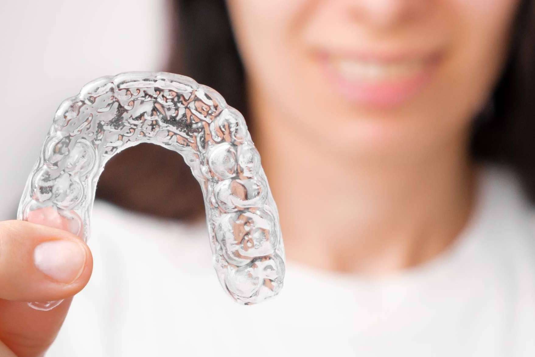 Los centros recomendados con servicios de ortodoncia invisible son distinguidos por el Certificado de Calidad DentalQuality®