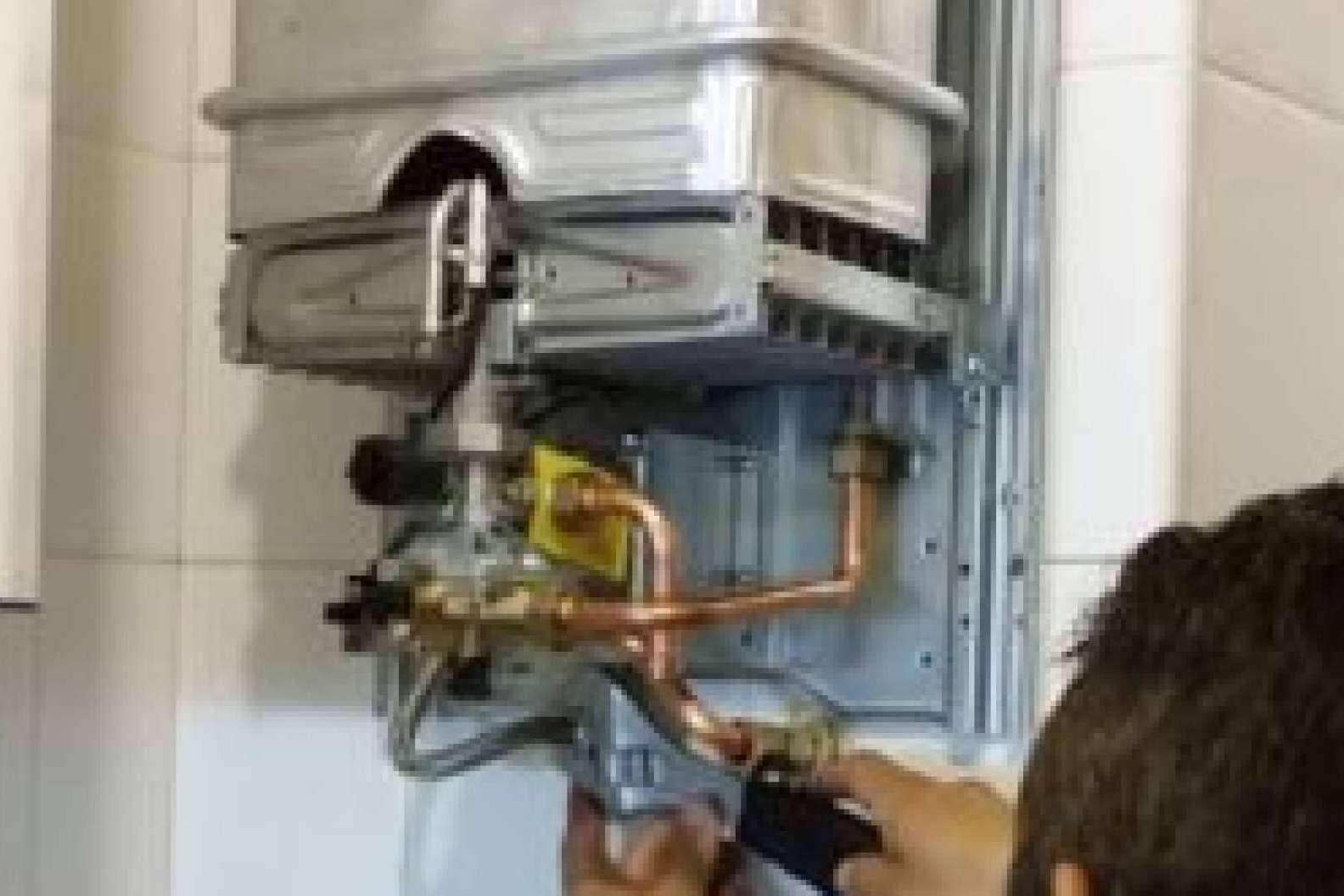 Los especialistas de Servicio Técnico MPG realizan un servicio técnico de calentadores