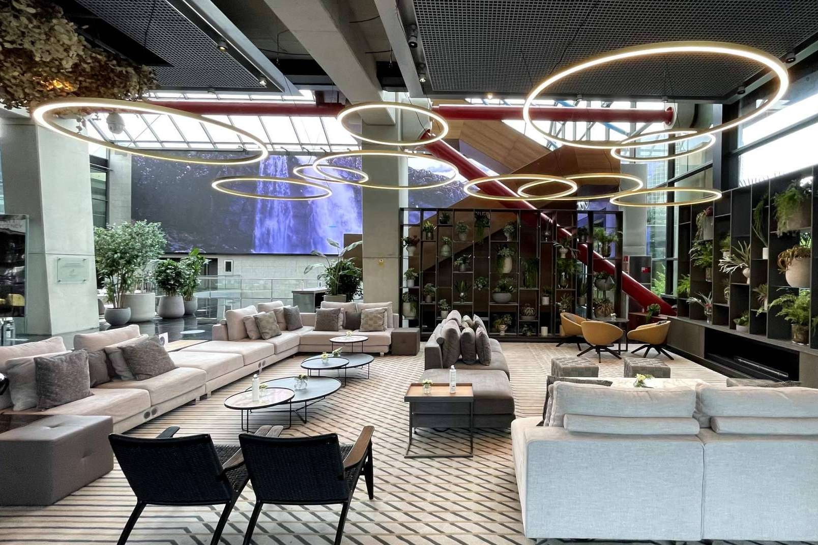 Hotel Hesperia Tower cuenta con las lámparas a medida de INSOLIT