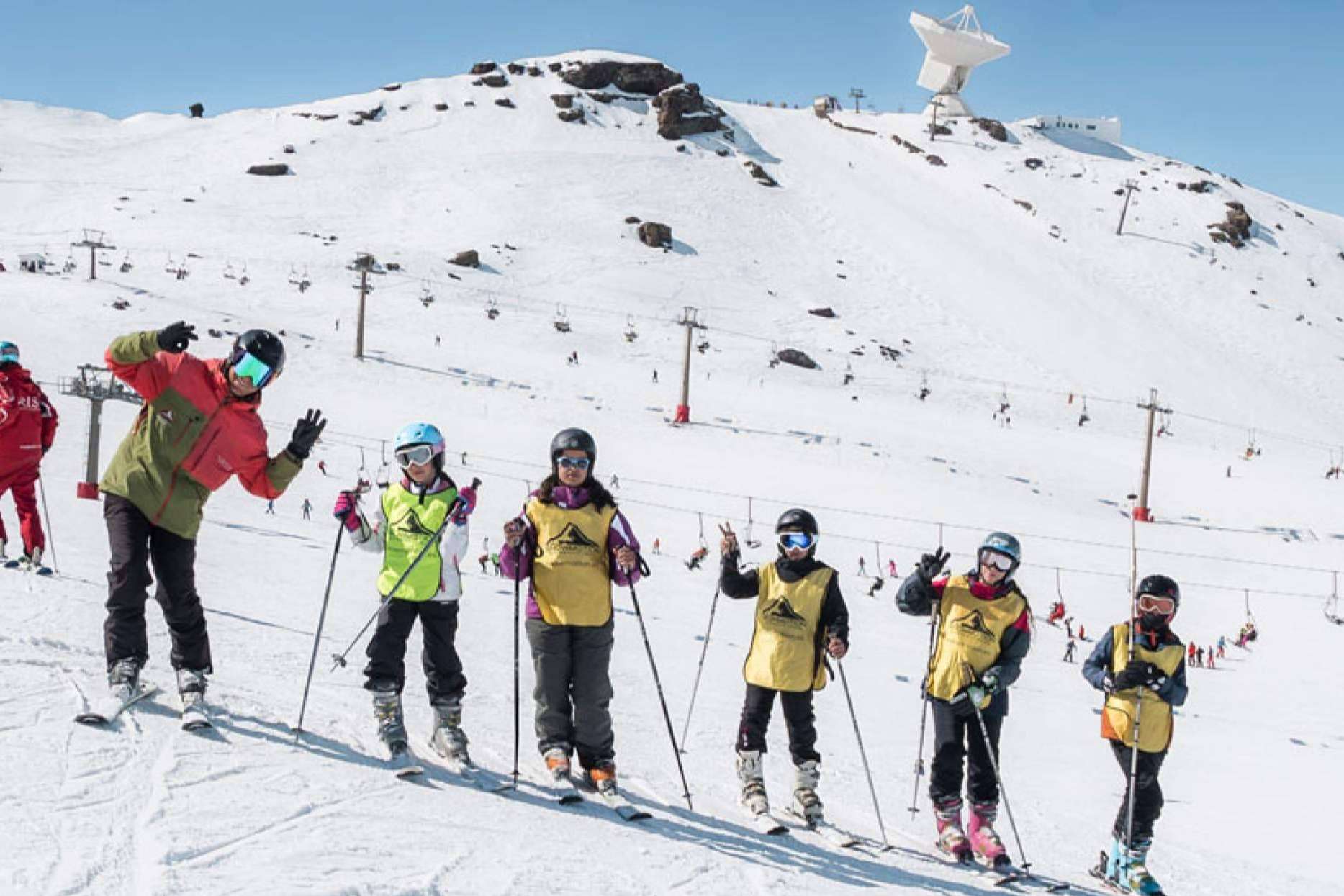 Clases y alquiler de equipos de snowboard y esquí en Sierra Nevada de la mano de Snowmotion