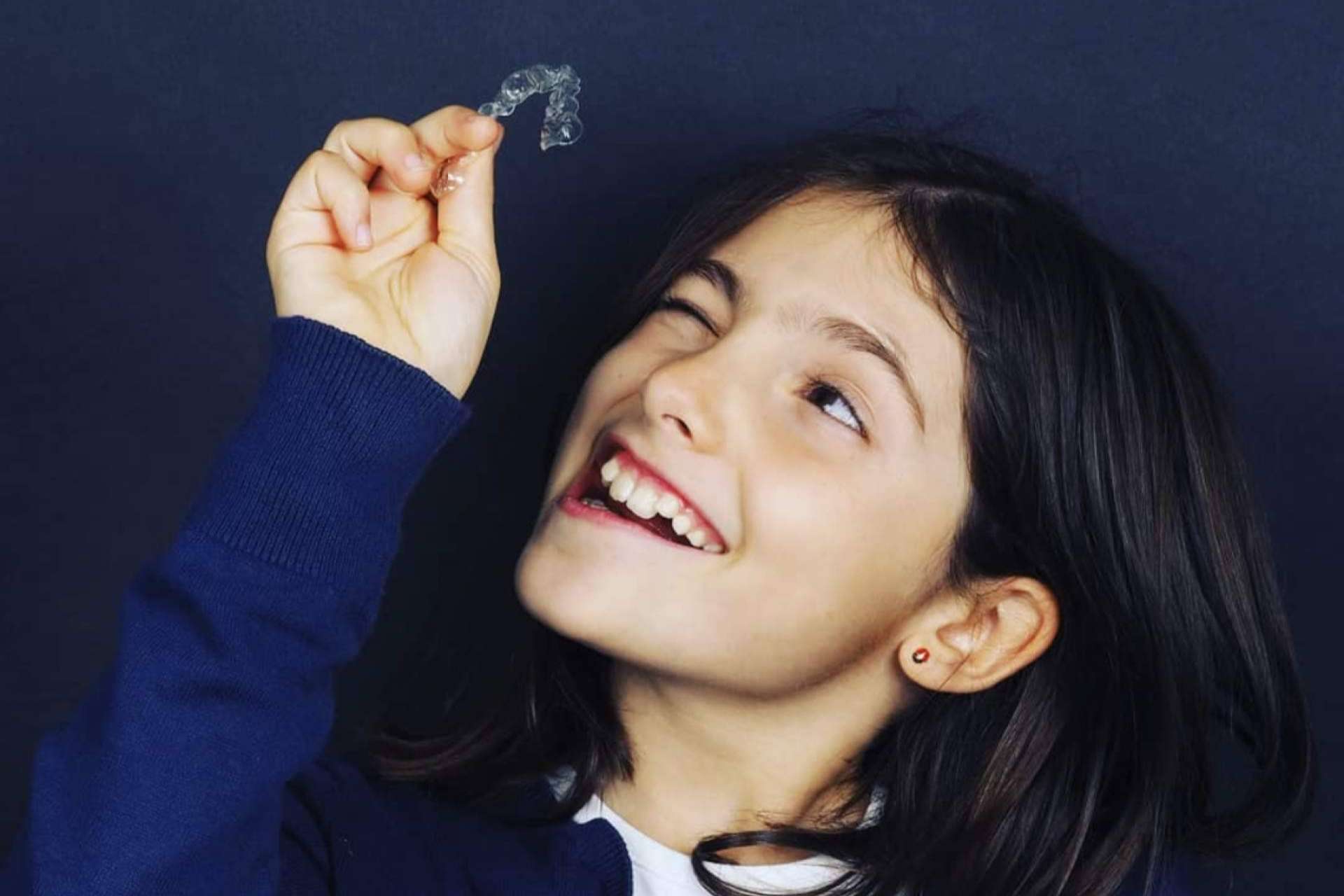 El tratamiento con Invisalign® de la Dra. Clínica Mariana Sacoto Navia permite cuidar la sonrisa desde niñ@s