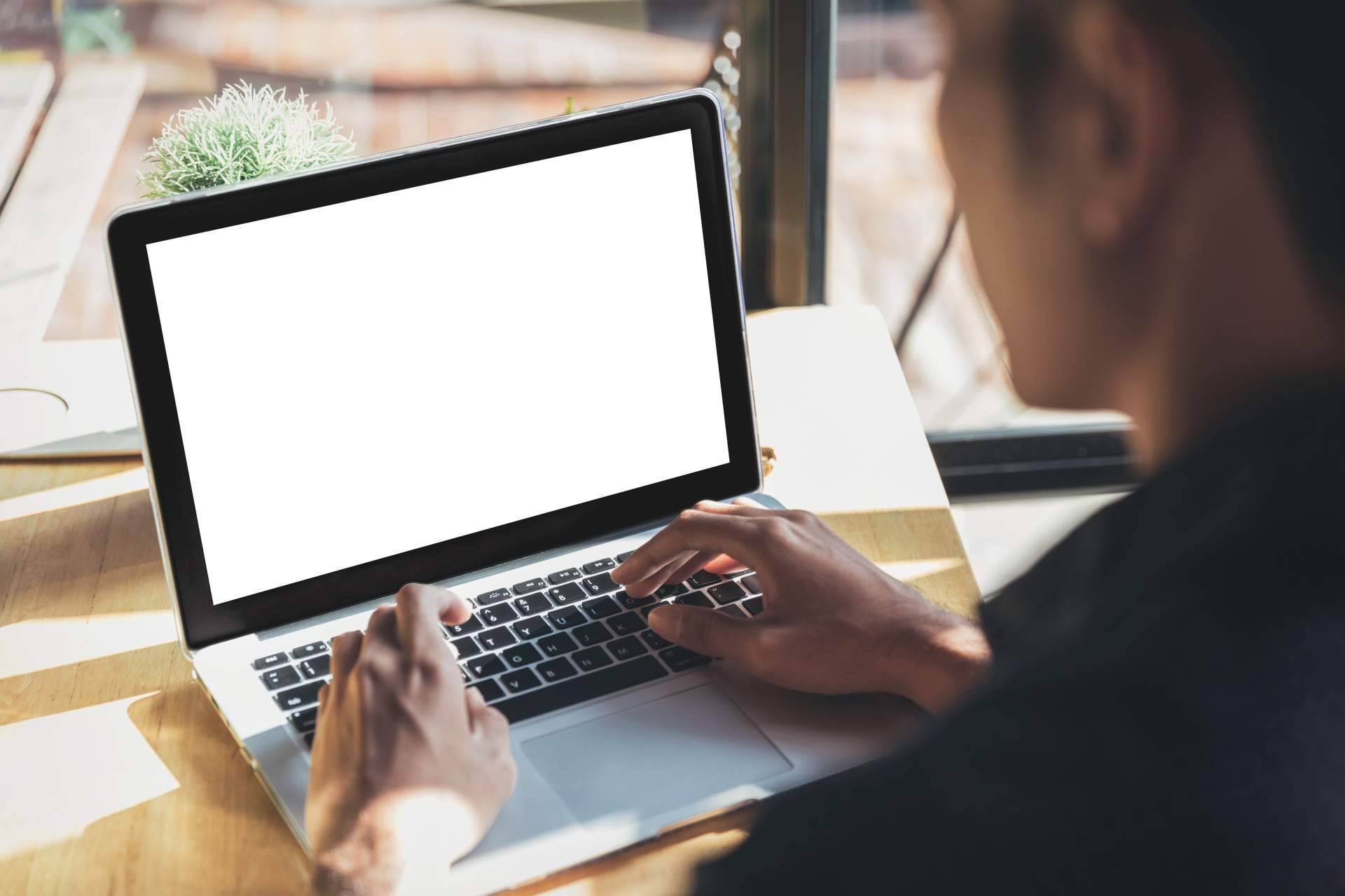 En Barcelona, a través de la empresa Iuratum, ofrecen sus servicios los traductores jurados