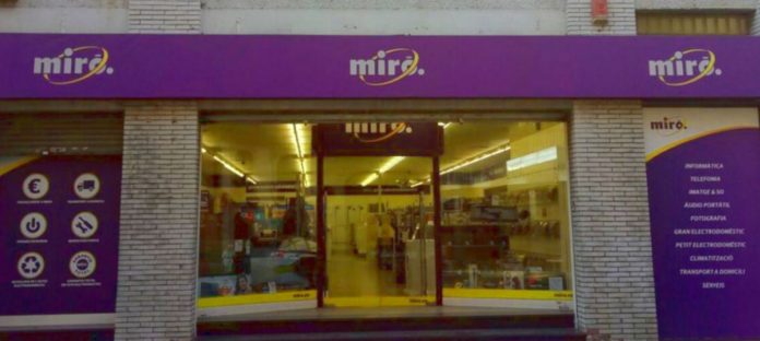 Tienda de Miró en un municipio de Barcelona