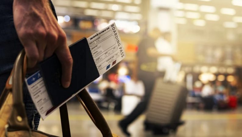 policia control pasaportes aeropuertos colapsados Merca2.es