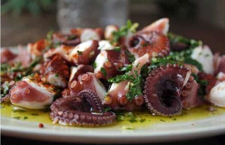 Las razones por las que no deberías tomar pulpo en lata