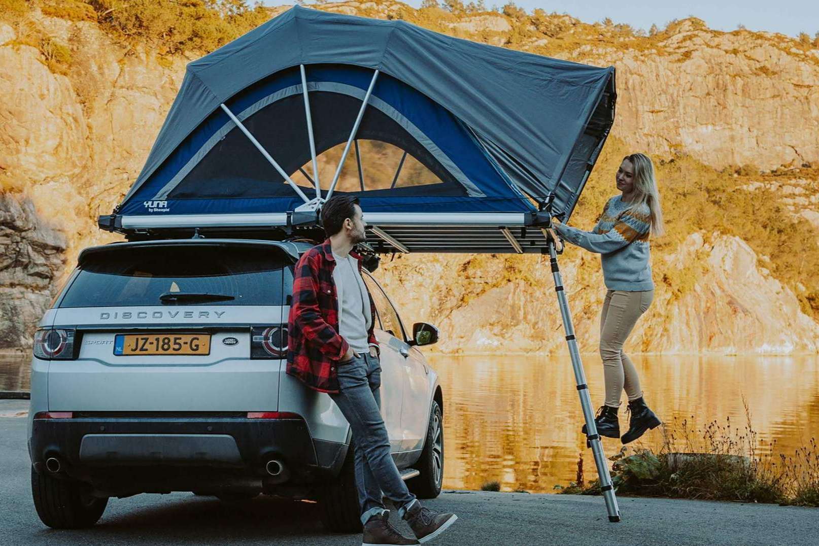 Camperizar fácilmente un coche con una tienda de techo de la compañía Foxcamper