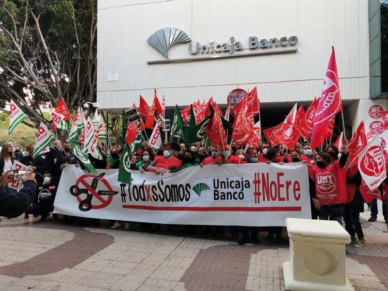 Los sindicatos de Unicaja secundarán la segunda jornada de huelga si no se alcanza hoy un preacuerdo