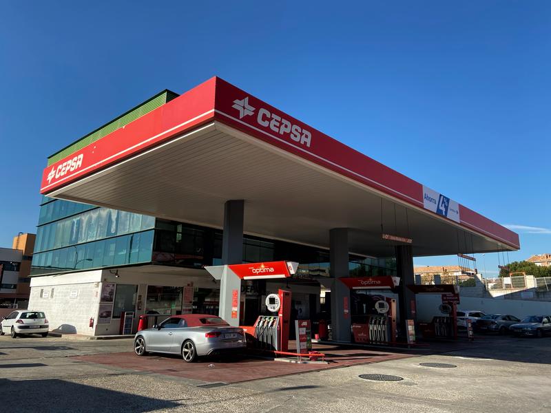 Cepsa y Redexis impulsan la primera red global de fotovoltaica en gasolineras de Europa