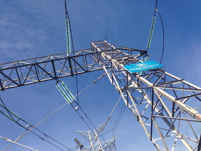 El precio de la luz se dispara este viernes a un nuevo récord de 309,2 euros/MWh por tercer día consecutivo
