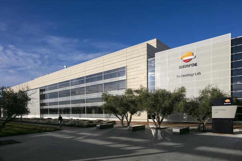 Amazon compra a Repsol energía renovable y apoya su migración a la nube