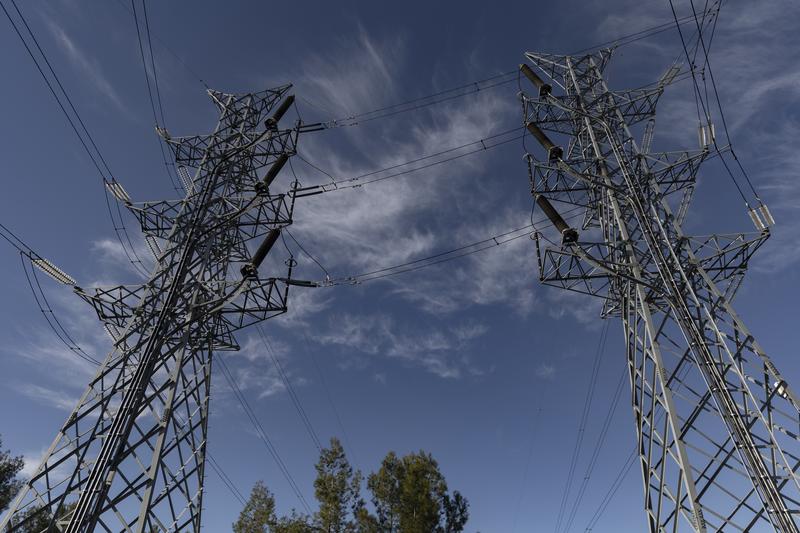 El déficit de tarifa eléctrica asciende a 1.030 M€ a octubre, un 40% menos que hace un año