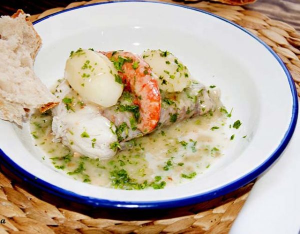 Cómo hacer un rape en salsa verde al horno de escándalo